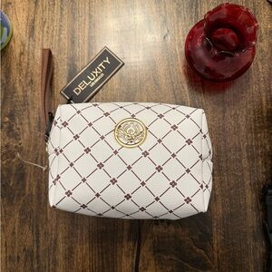 Deluxity Vegan cosmetic bag NWT